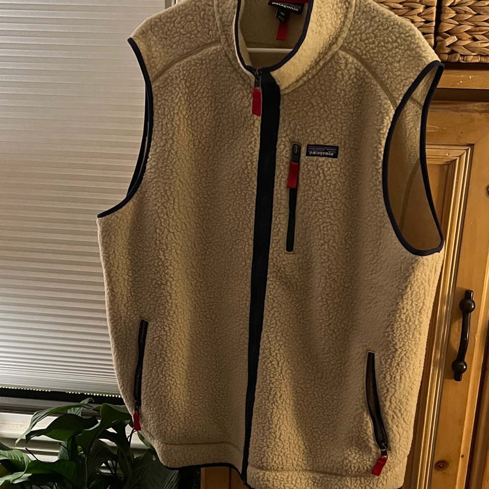 Patagonia Men's Beige Fleece Vest with Blue Trim. Mens XXL, great condition